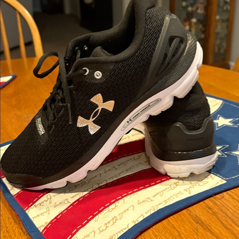 NWOT Men’s Under Armour Black Athletic Shoes, Charged Gemini, great condition 10 - Picture 2 of 10